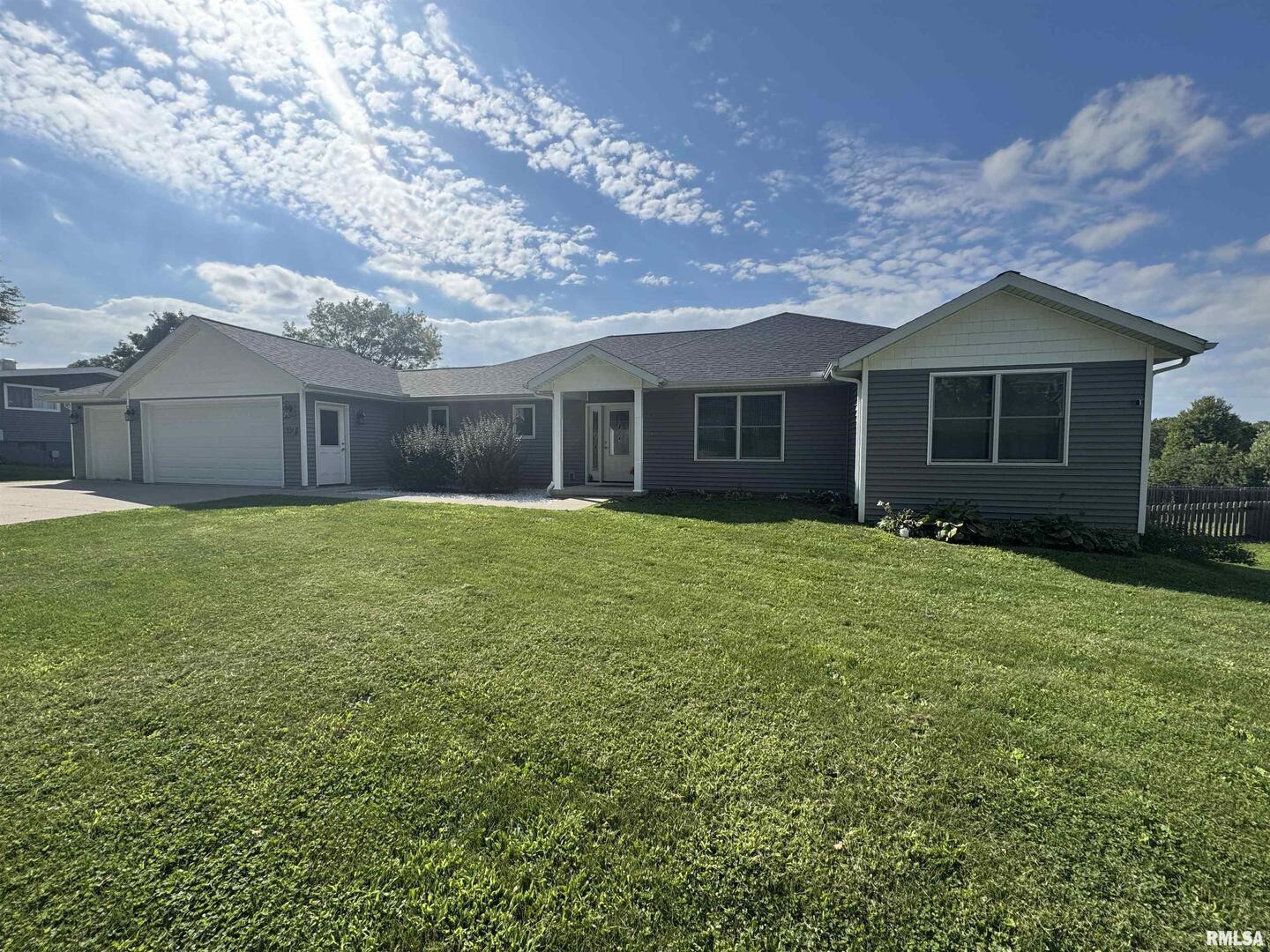 321 Pin Oak Drive Geneseo, IL 61254 - Photo 4 of 42 front view of a house with a yard