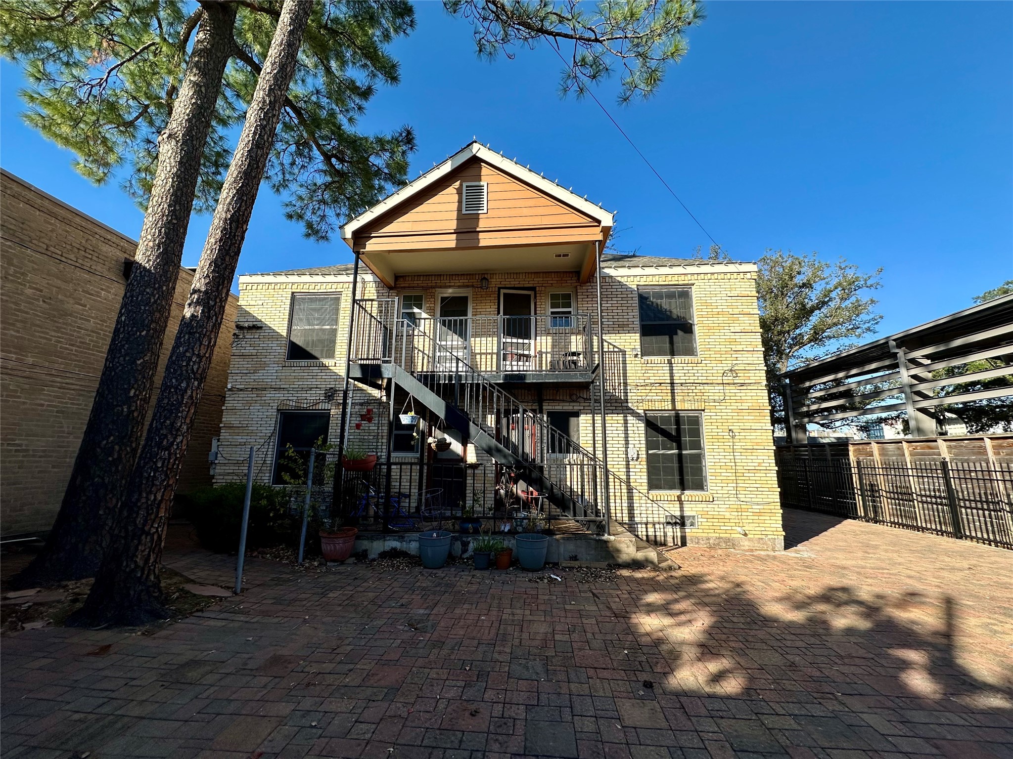 1109 Autrey Street, Unit 1 Houston, TX 77006 - Photo 21 of 28 Back view of the fourplex
