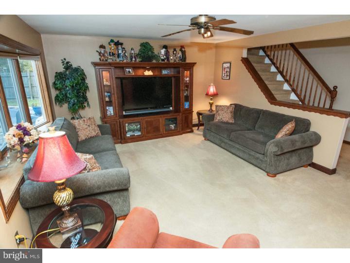 8 Spinythorn Road Levittown, PA 19056 - Photo 7 of 25 Living Room