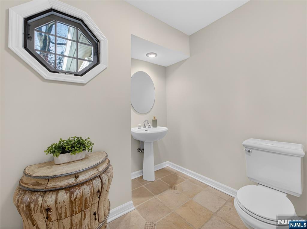 347 Smith Place Wyckoff, NJ 07481 - Photo 23 of 47