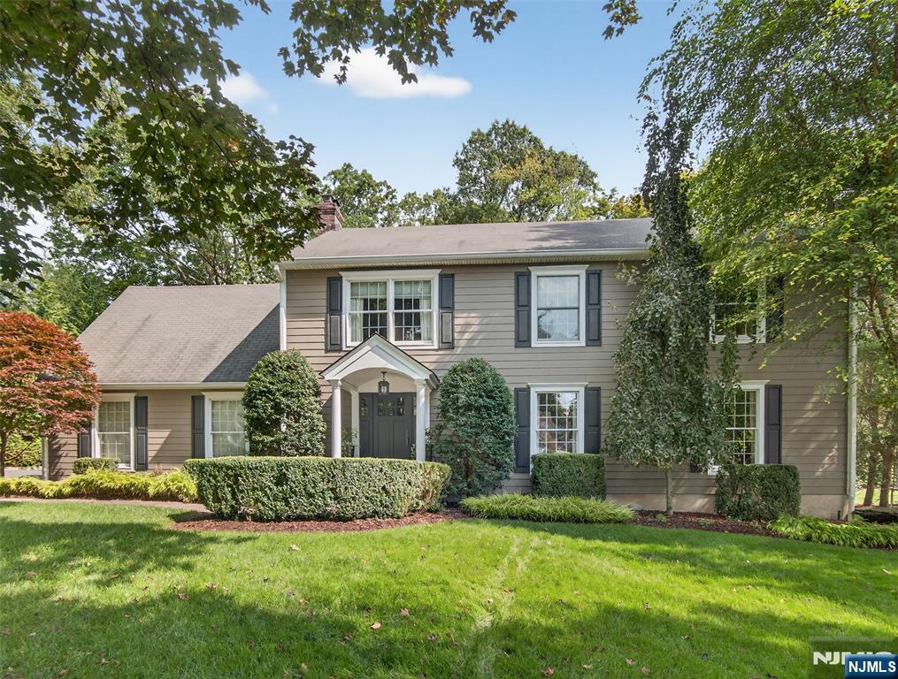 347 Smith Place Wyckoff, NJ 07481 - Photo 3 of 47