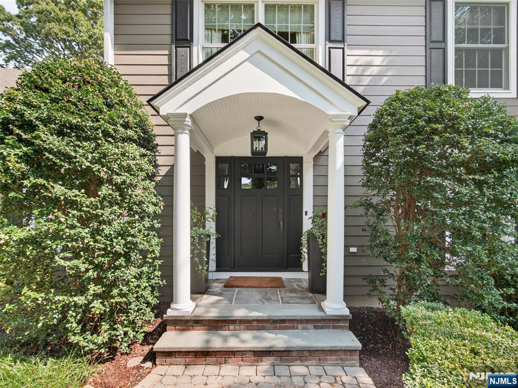 347 Smith Place Wyckoff, NJ 07481 - Photo 4 of 47