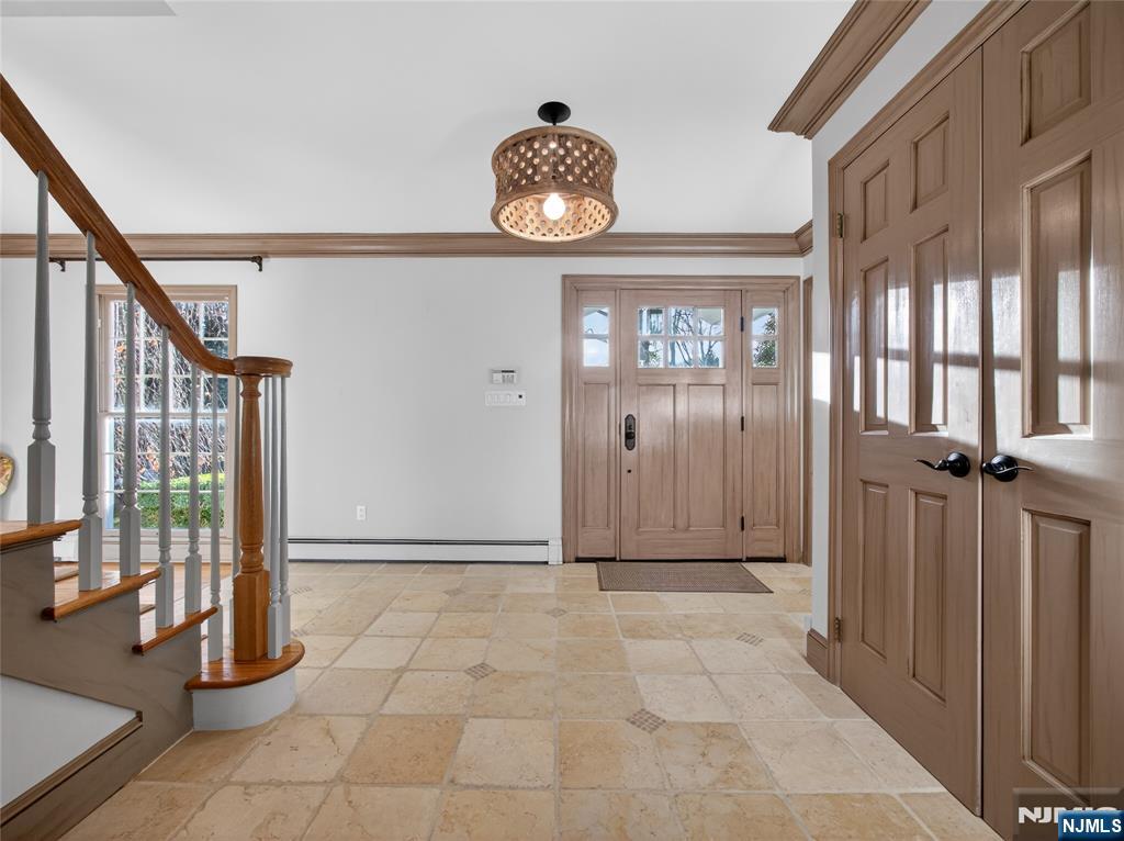 347 Smith Place Wyckoff, NJ 07481 - Photo 6 of 47