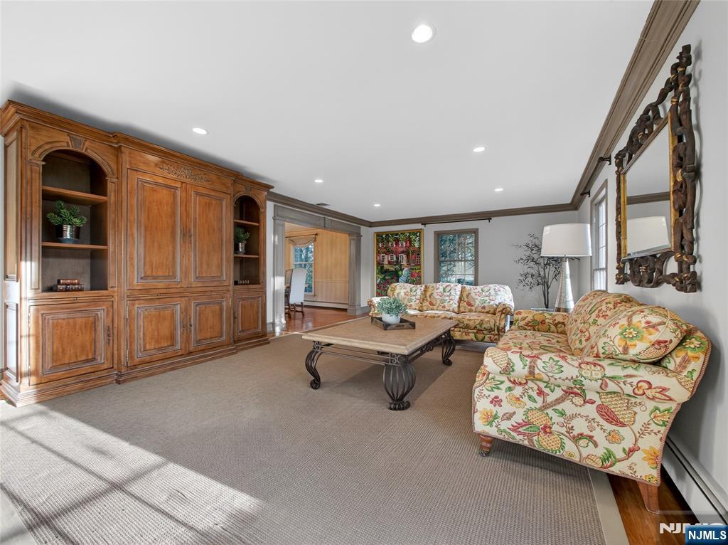 347 Smith Place Wyckoff, NJ 07481 - Photo 9 of 47