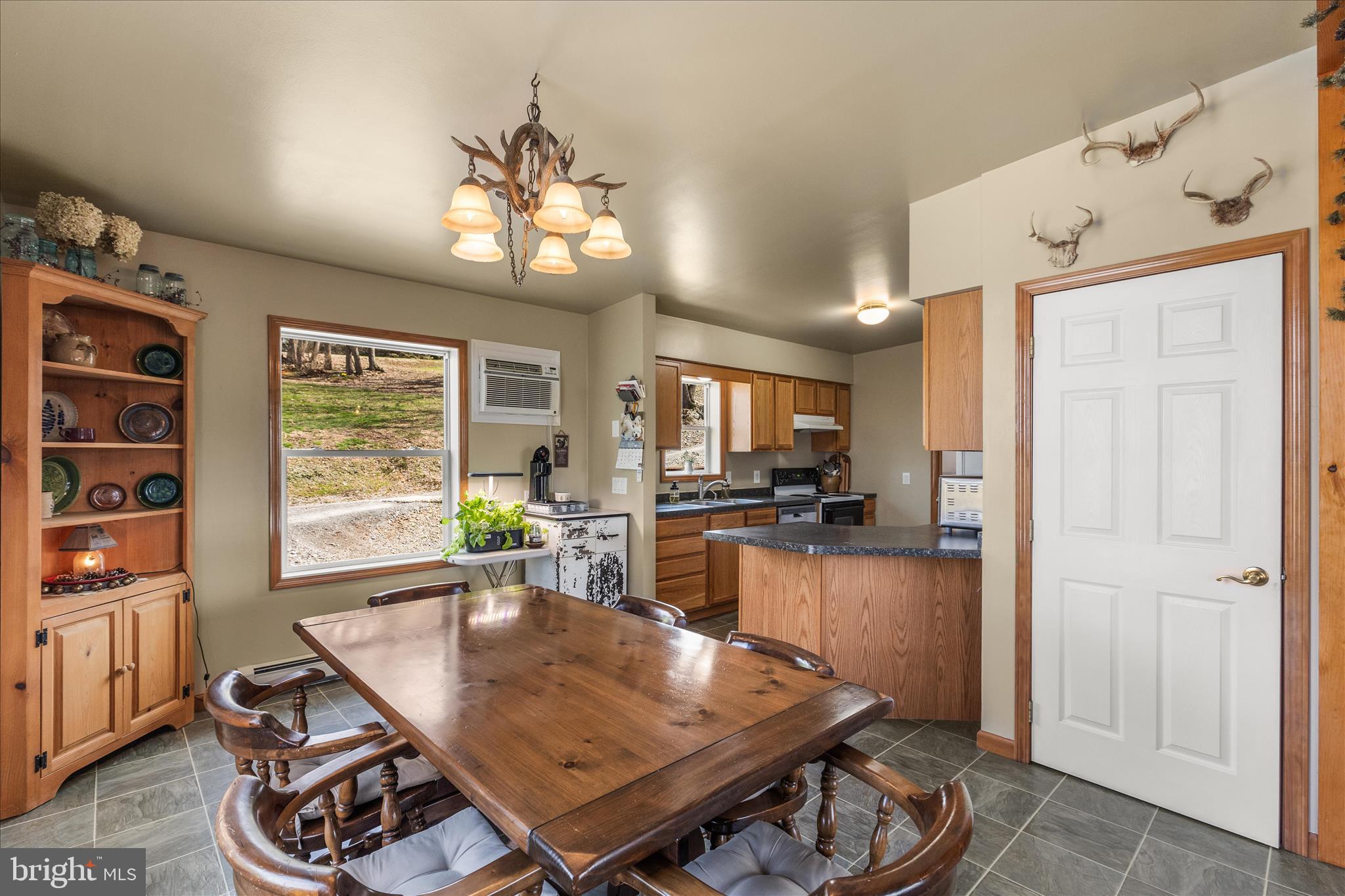 834 Richmond Road Wrightsville, PA 17368 - Photo 6 of 40 Main floor dining area