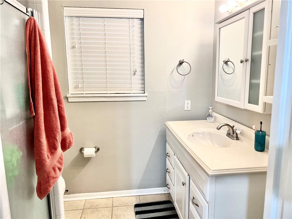104 West Janin Circle Portland, TX 78374 - Photo 12 of 19 Primary bath