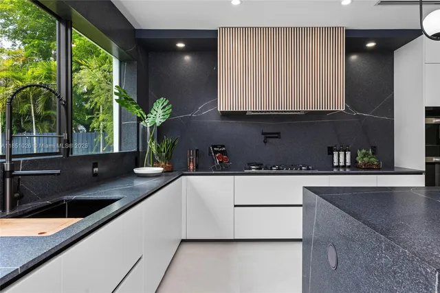 $10,950,000 | 6445 Southwest 129th Terrace, Pinecrest, FL 33156