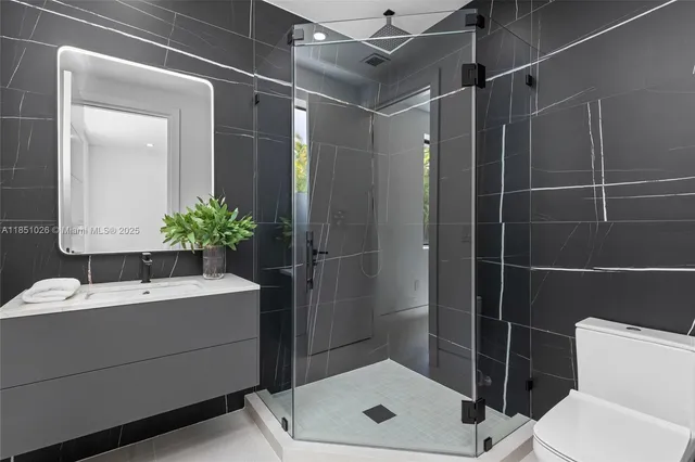 $10,950,000 | 6445 Southwest 129th Terrace, Pinecrest, FL 33156