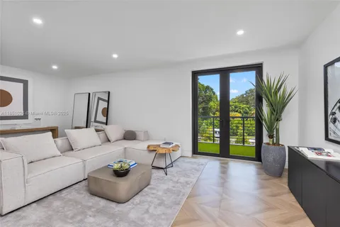 $10,950,000 | 6445 Southwest 129th Terrace, Pinecrest, FL 33156