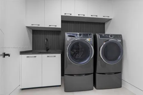 $10,950,000 | 6445 Southwest 129th Terrace, Pinecrest, FL 33156