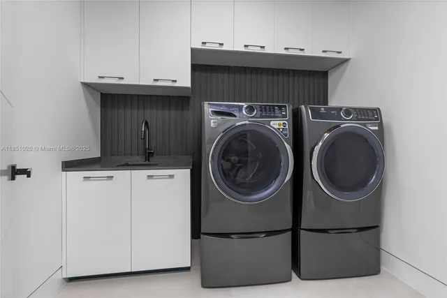 $10,950,000 | 6445 Southwest 129th Terrace, Pinecrest, FL 33156