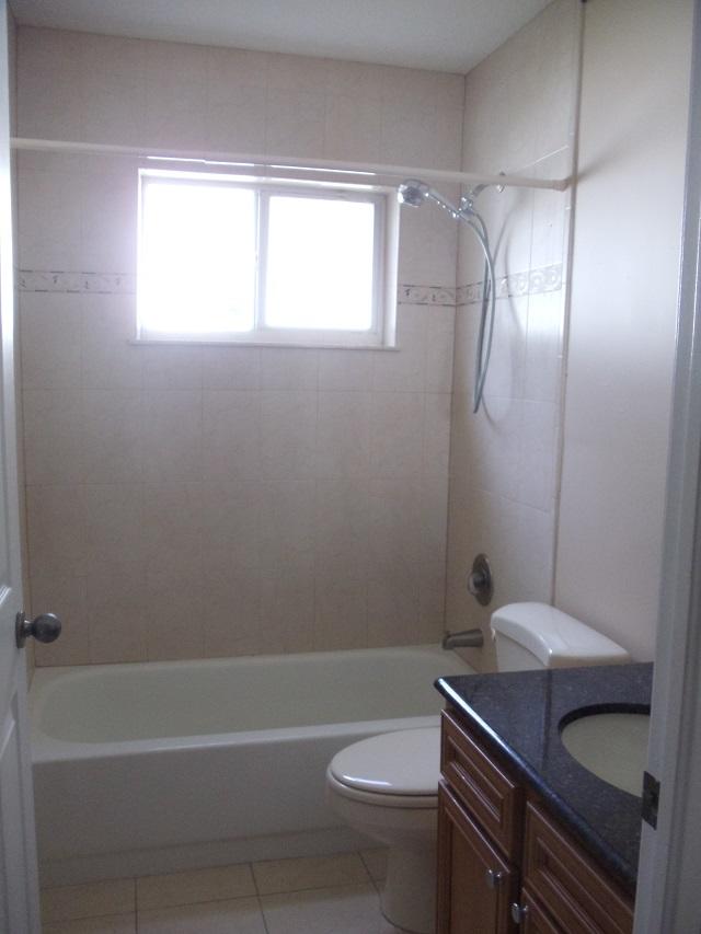 6451 Foster Street Jupiter, FL 33458 - Photo 15 of 25 Second bath