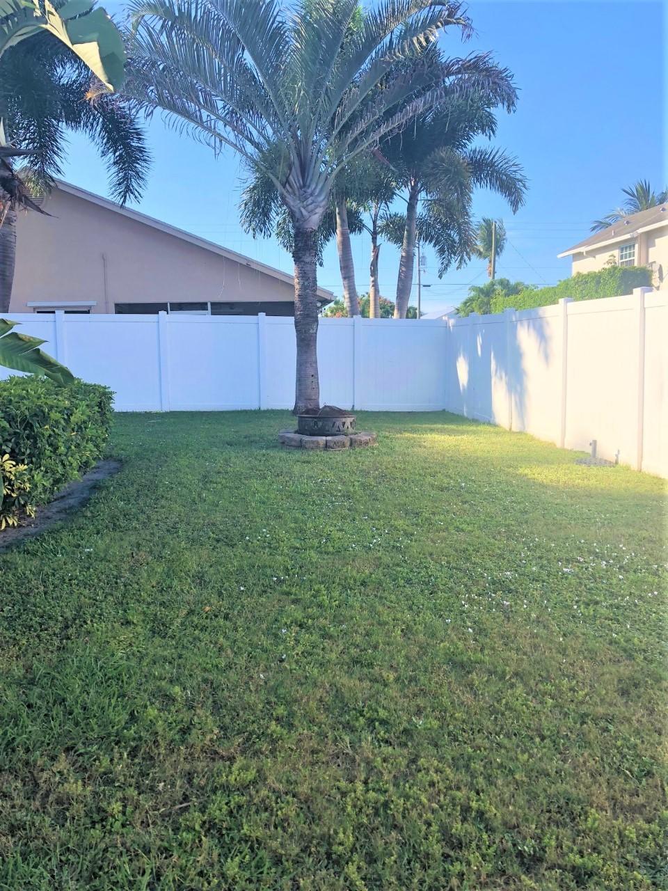 6451 Foster Street Jupiter, FL 33458 - Photo 2 of 25 Side
