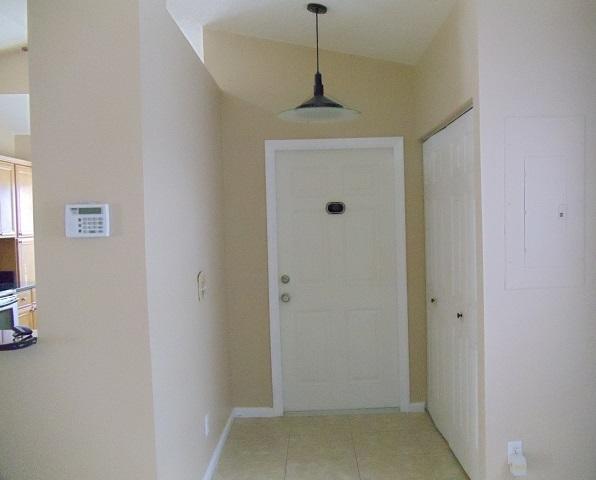 6451 Foster Street Jupiter, FL 33458 - Photo 4 of 25 Foyer