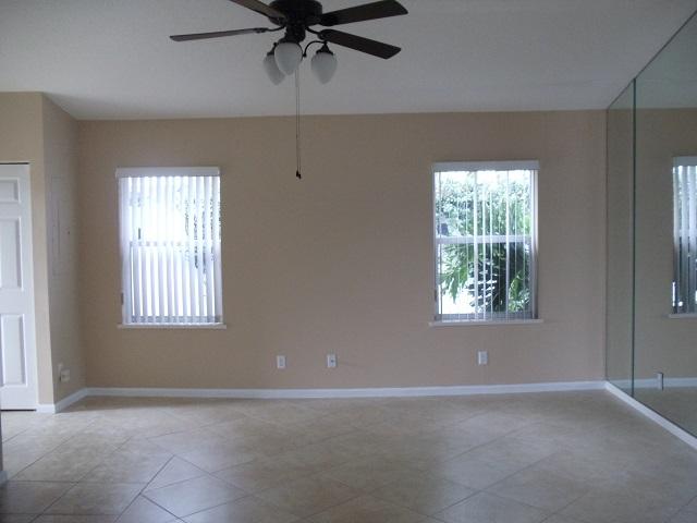 6451 Foster Street Jupiter, FL 33458 - Photo 5 of 25 Living room