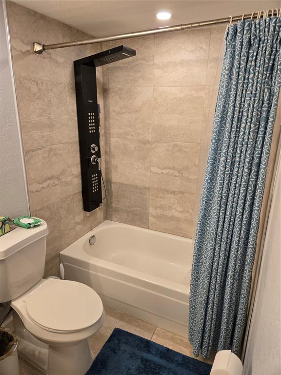 9400 Live Oak Place, Unit 305 Davie, FL 33324 - Photo 28 of 93 a bathroom with a toilet and a bathtub