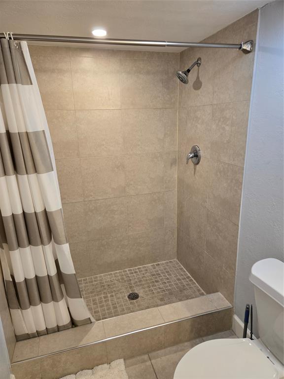 9400 Live Oak Place, Unit 305 Davie, FL 33324 - Photo 38 of 93 Second Remodeled Bathroom.