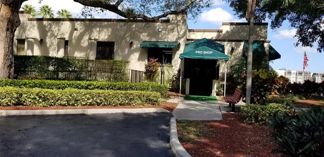 $229,900 | 9400 Live Oak Place, Unit 305, Davie, FL 33324