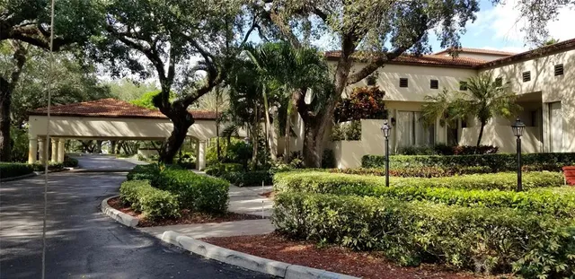 $229,900 | 9400 Live Oak Place, Unit 305, Davie, FL 33324