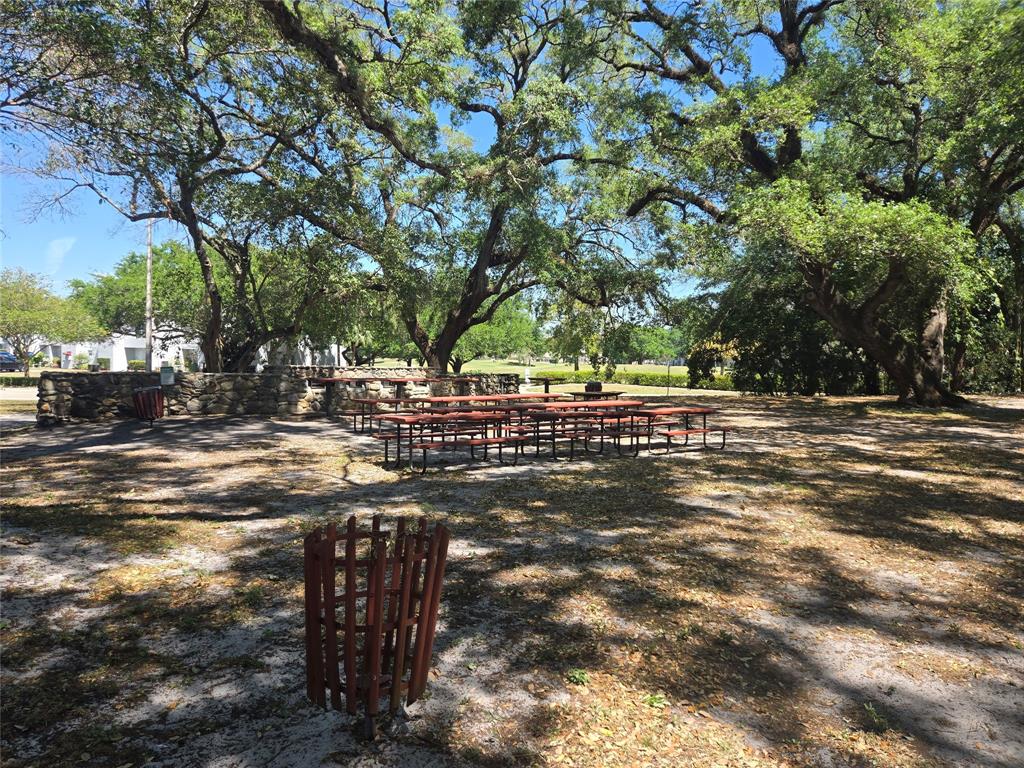 9400 Live Oak Place, Unit 305 Davie, FL 33324 - Photo 90 of 93 Barbeque areas