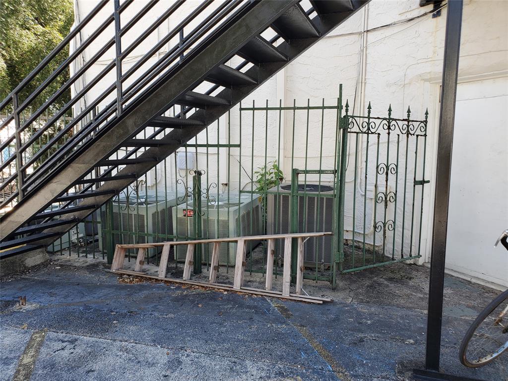 50 North Federal Highway, Unit 4 Dania Beach, FL 33004 - Photo 21 of 22 a view of a backyard