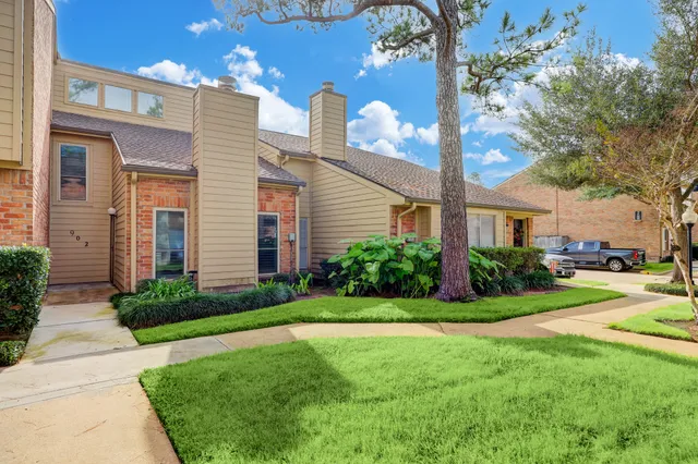 $319,000 | 902 Memorial Village Drive, Houston, TX 77024