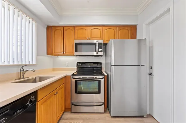 $2,099 | 9930 Collins Avenue, Unit 3, Bal Harbour, FL 33154