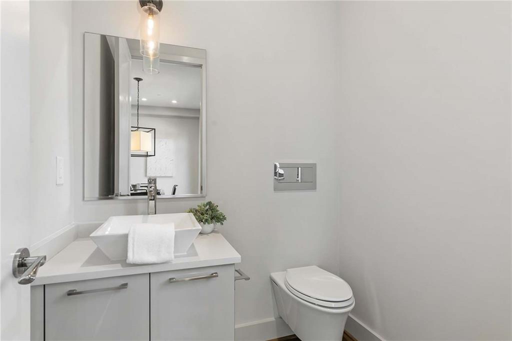914 Lenox Boulevard Atlanta, GA 30324 - Photo 20 of 48 a bathroom with a sink toilet and a mirror