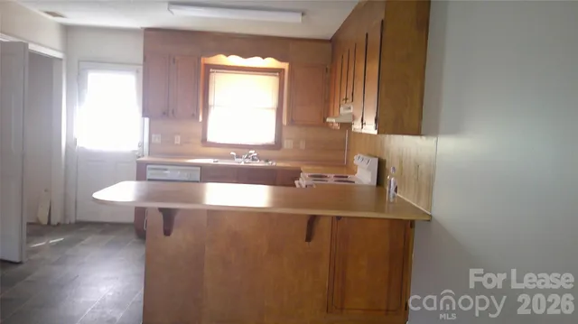 $1,100 | 1482 14th Avenue Northeast, Hickory, NC 28601