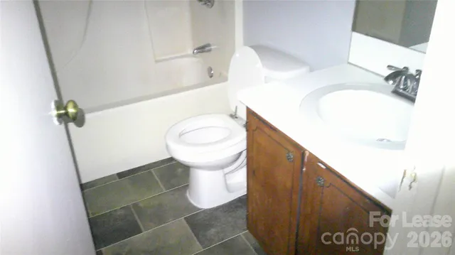 $1,100 | 1482 14th Avenue Northeast, Hickory, NC 28601