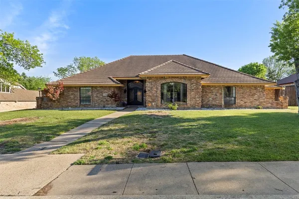$545,000 | 906 Greenbriar Lane, Duncanville, TX 75137