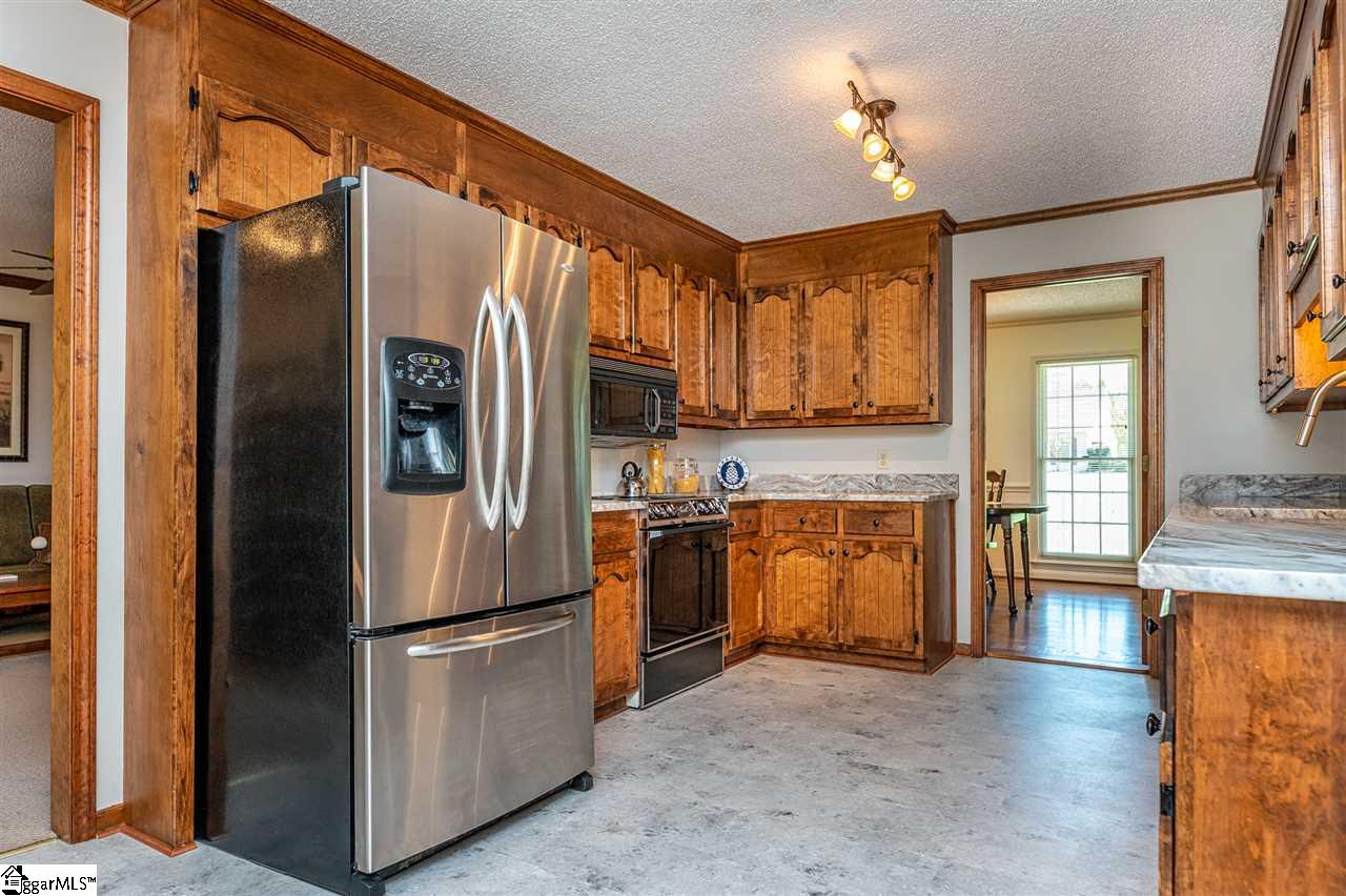 510 Silver Ridge Drive Greer, SC 29651 - Photo 4 of 36