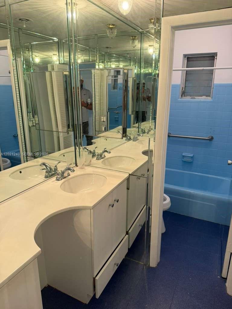 5127 Alton Road Miami Beach, FL 33140 - Photo 9 of 13