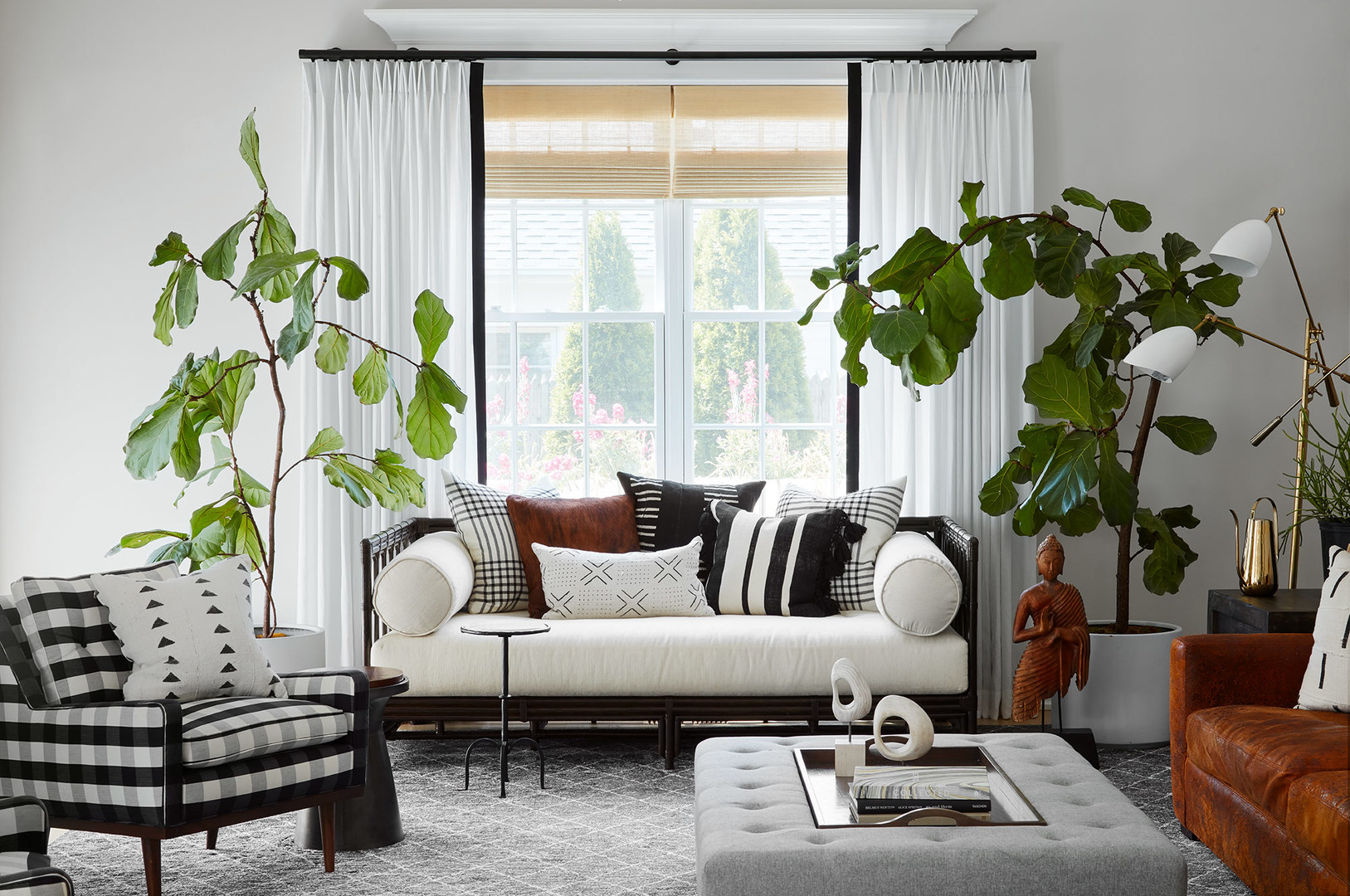 263 Chestnut Street Winnetka, IL 60093 - Photo 11 of 30 a living room with furniture and a potted plant