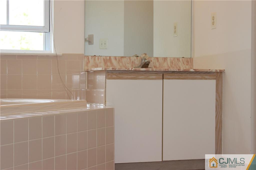 129 Inverness Drive, Unit I129 Edison, NJ 08820 - Photo 14 of 23 Gallery Image 14