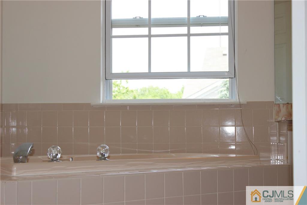 129 Inverness Drive, Unit I129 Edison, NJ 08820 - Photo 15 of 23 Gallery Image 15