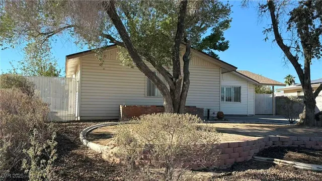 $2,290 | 7113 Pinelake Road, Las Vegas, NV 89145