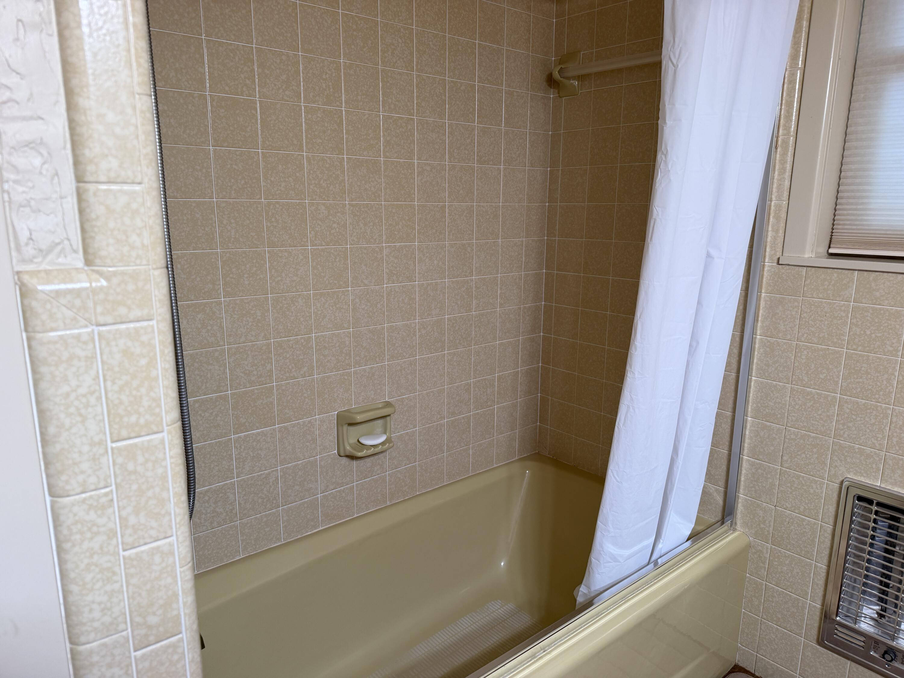 1603 South 8th Street Lamesa, TX 79331 - Photo 12 of 39 a bathroom with a bathtub