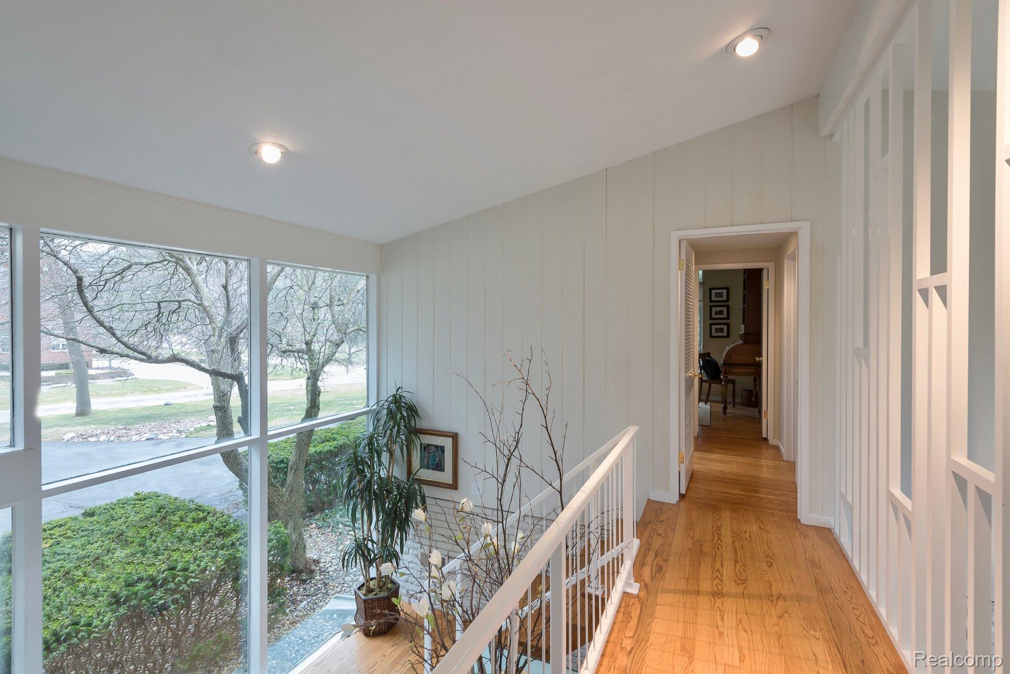 3364 Greentree Road Bloomfield Hills, MI 48304 - Photo 13 of 25 Upper Hall
