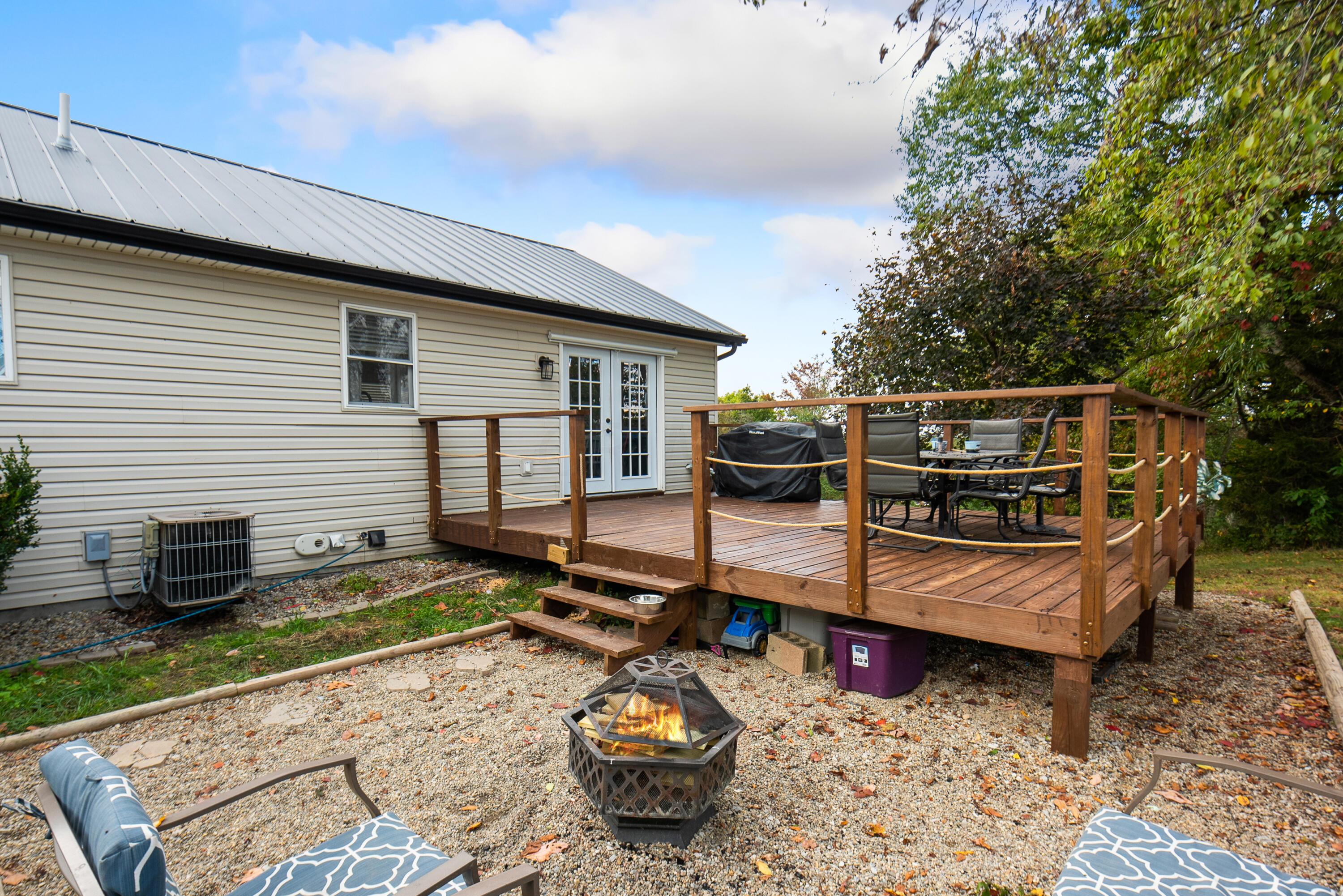 3050 Meister Road Southwest Lancaster, OH 43130 - Photo 28 of 41 Deck