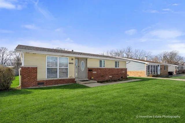 $169,900 | 16600 Oxford Drive, Markham, IL 60428