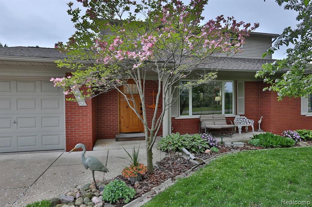 29445 South Gibraltar Road Gibraltar, MI 48173 - Photo 2 of 23