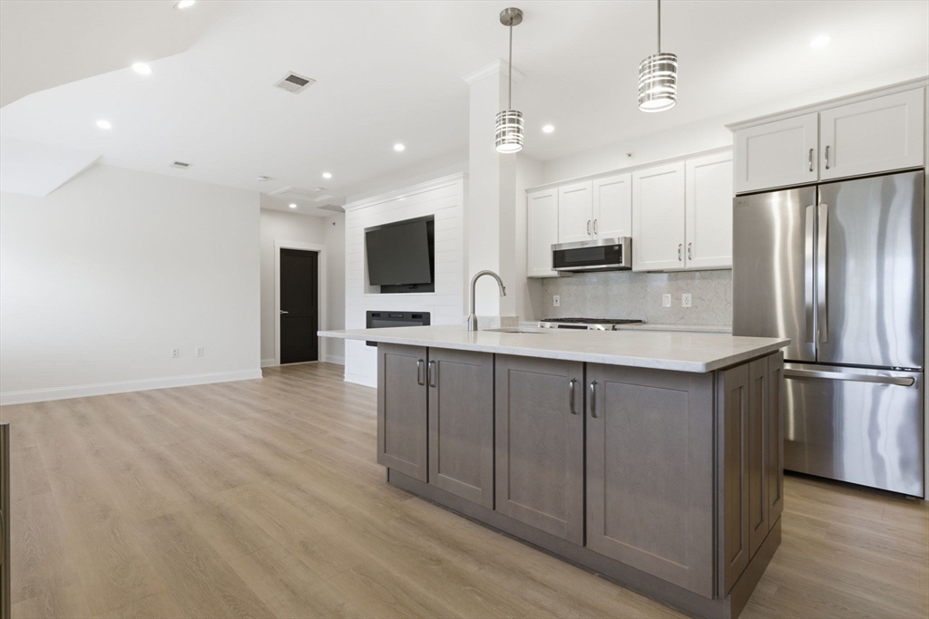 317 Main Street, Unit 7 Wakefield, MA 01880 - Photo 4 of 17