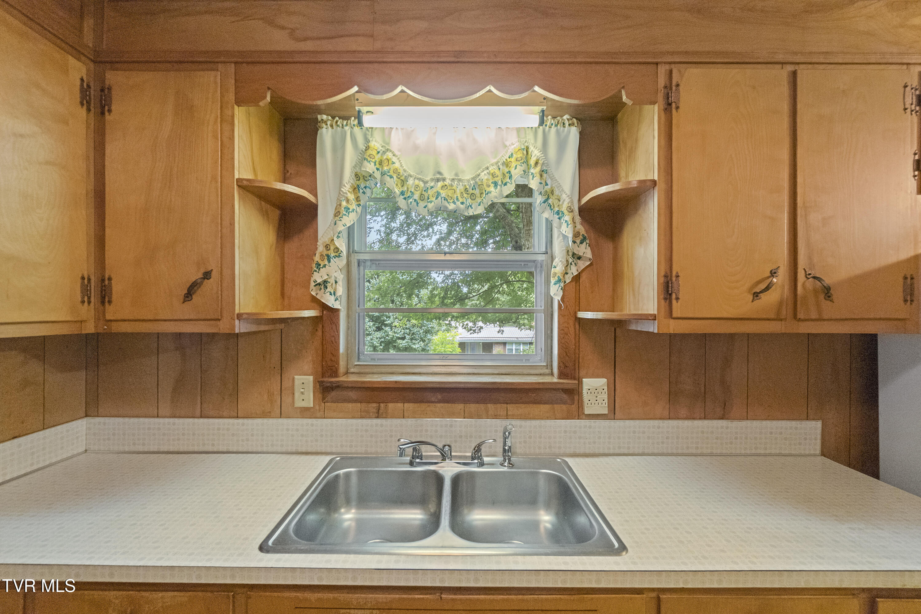 150 Decatur Street Greeneville, TN 37743 - Photo 16 of 57 12