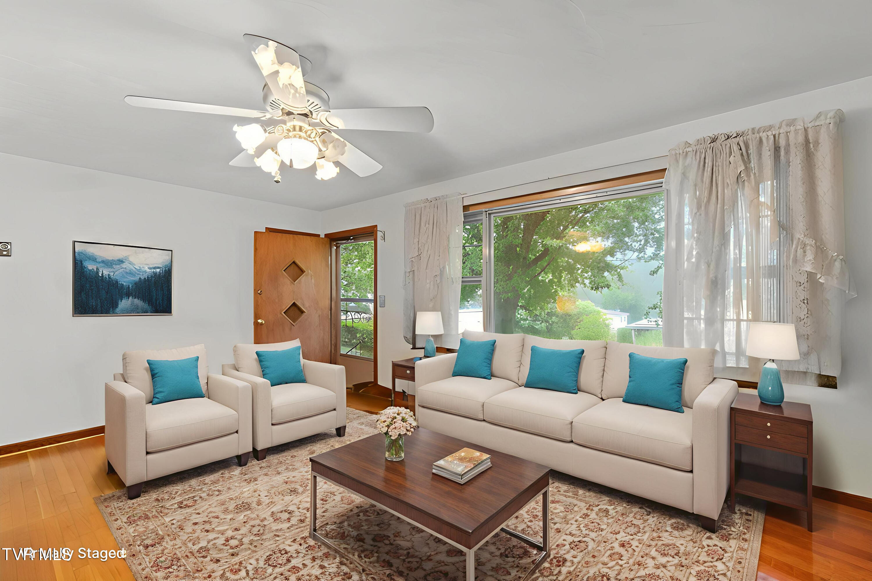 150 Decatur Street Greeneville, TN 37743 - Photo 6 of 57 Pic-3 - Living Room - Standard - 7