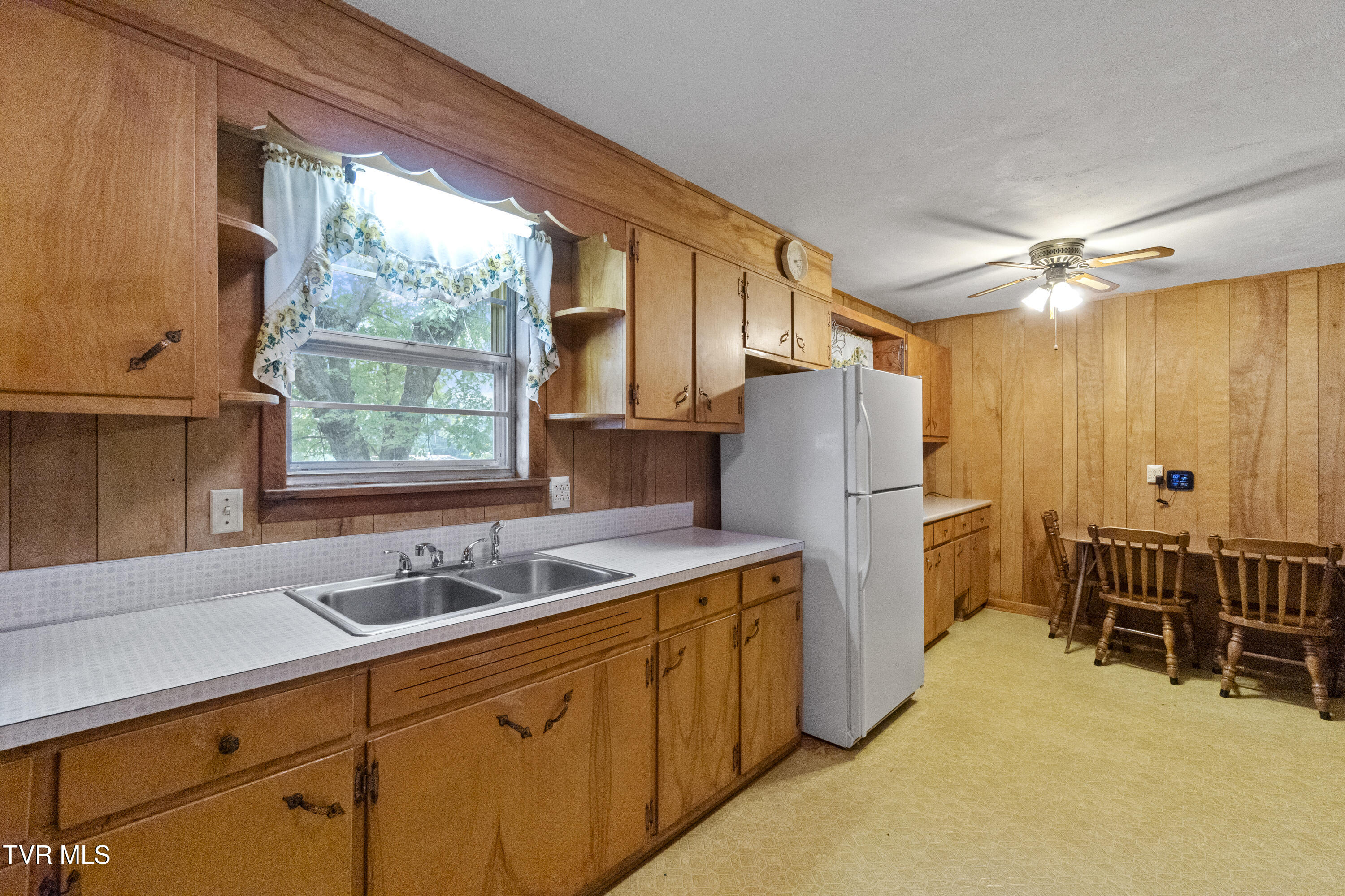 150 Decatur Street Greeneville, TN 37743 - Photo 8 of 57 4