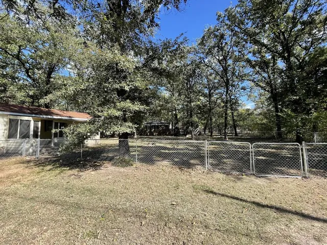 $825 | 166 Fernwood Drive, Mabank, TX 75156