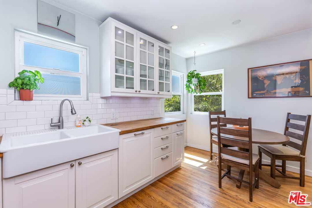 1835 7th Street, Unit D Santa Monica, CA 90401 - Photo 6 of 9 a kitchen that has a sink and chair