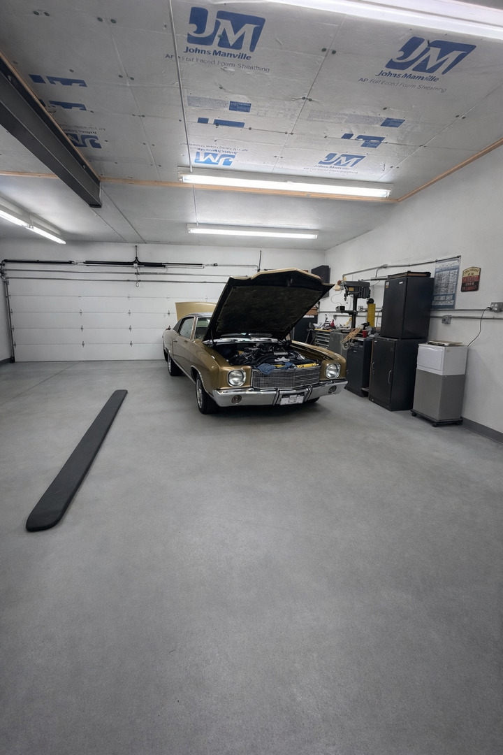3935 Arthur Terrace Court Markham, IL 60428 - Photo 17 of 22 a car parked in a garage