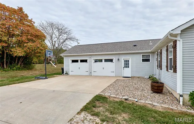 $819,900 | 545 Snyder Road, Troy, MO 63379